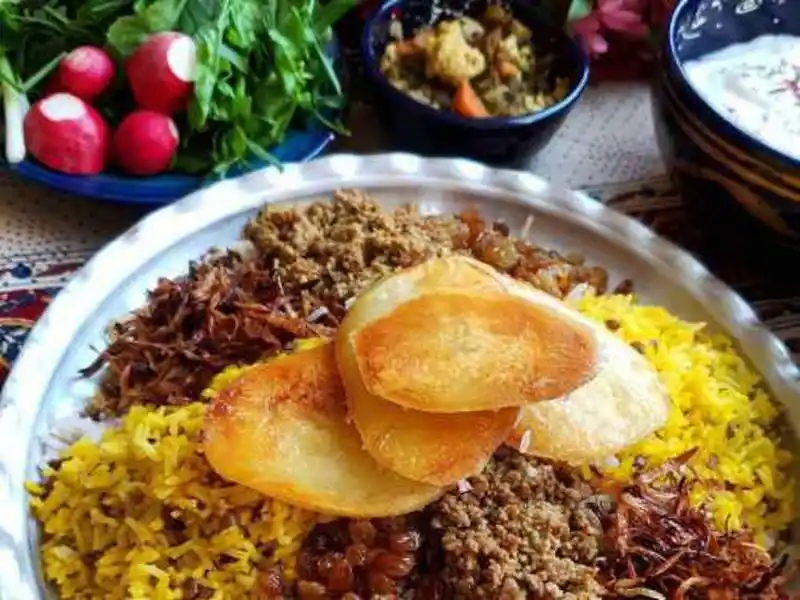 lentil rice with Raisin (addas polo)